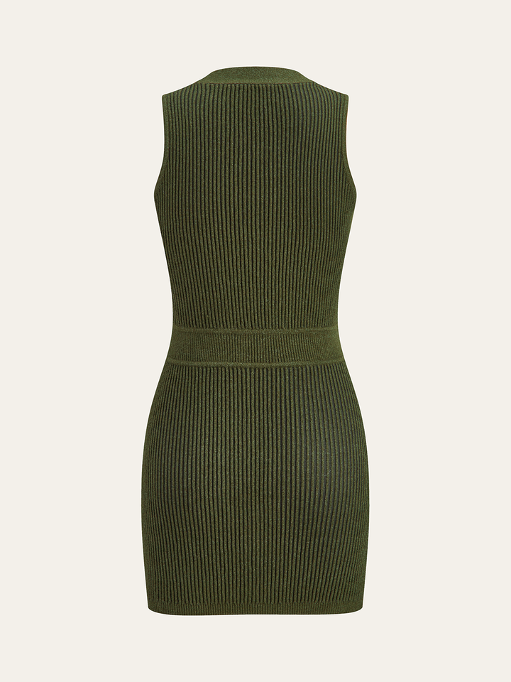 Robe pull ajustée sans manches à boutons texturés