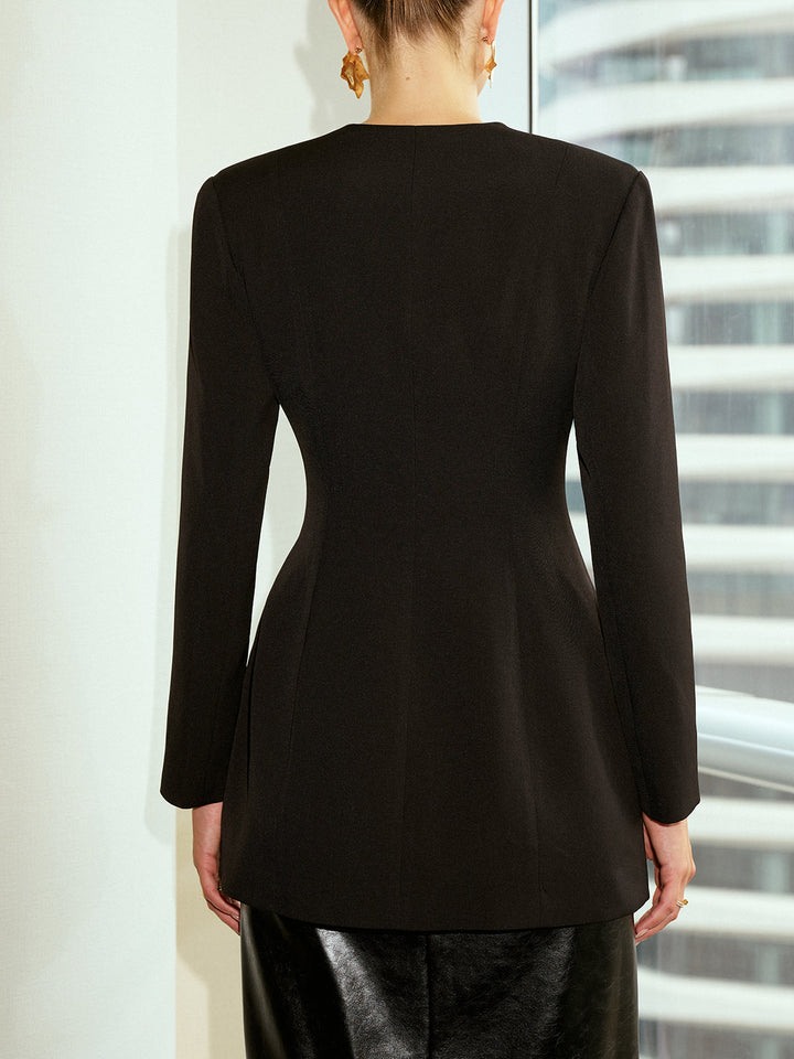 Blazer à col en V avec boutons en métal