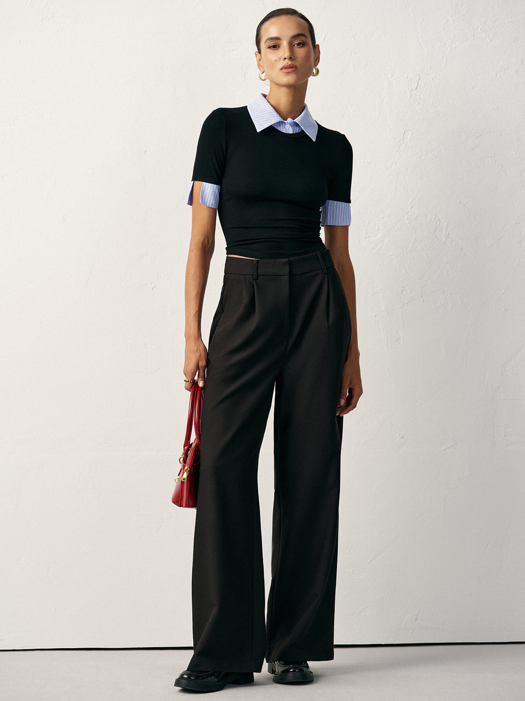 T-shirt ajusté 2 en 1 avec col et poignets contrastés