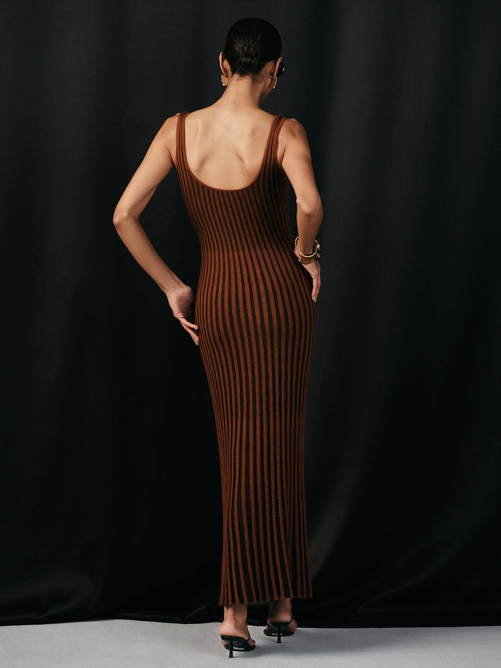 Robe Mi-longue Tricotée à Rayures en Laine Mélangée à Col en V