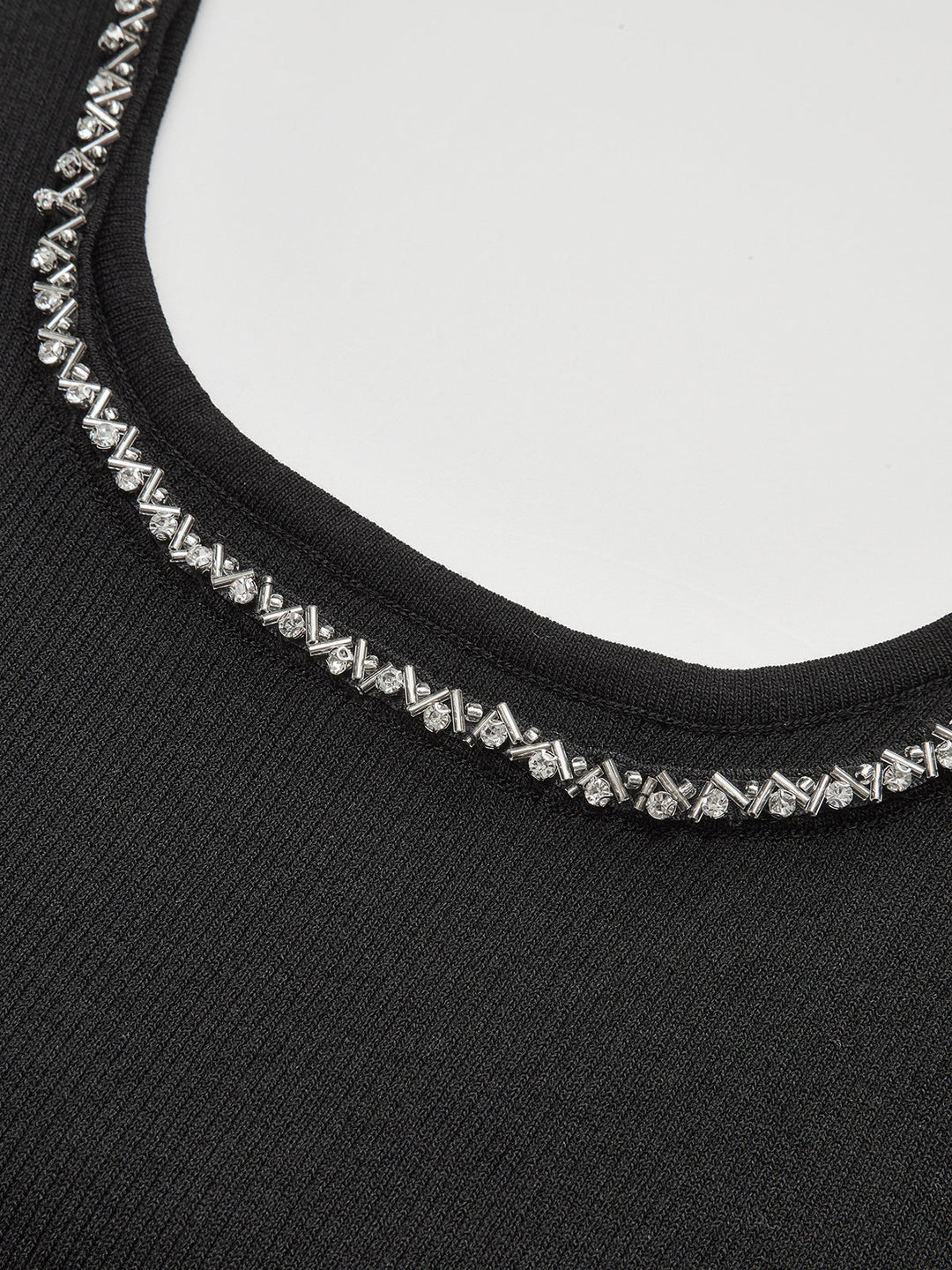 Robe Mini Ajustée Ornée de Strass