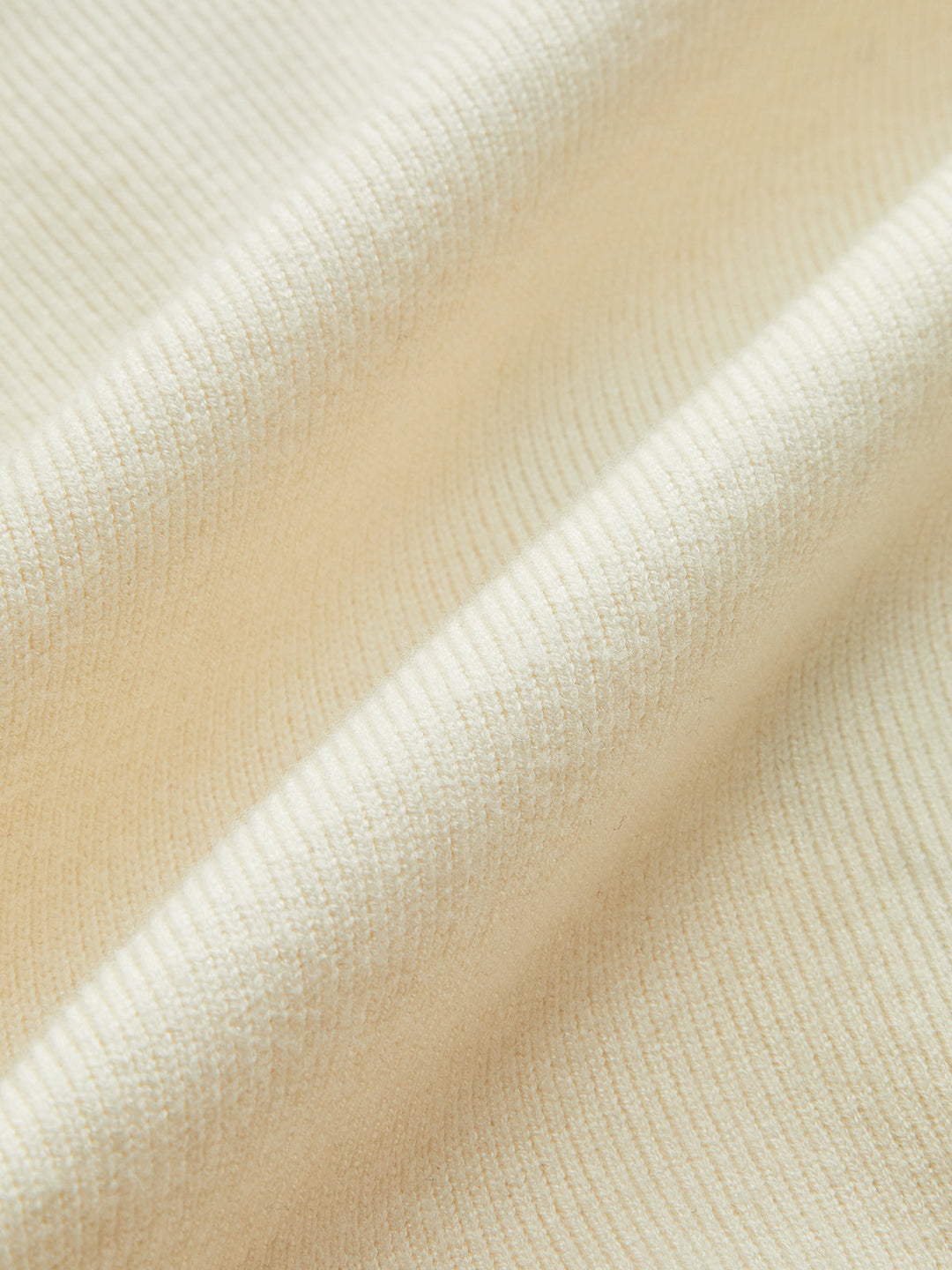 Gilet en tricot à boutons métalliques et bordure en jean