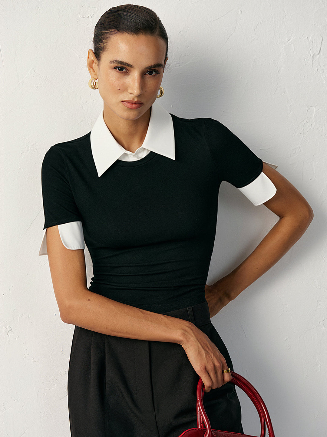 T-shirt ajusté 2 en 1 avec col et poignets contrastés